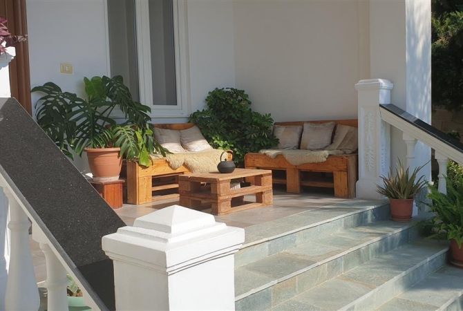 Shtepi me qera Apartament ne Tirane, 3+1, Mobilimi E mobiluar, Pagesa 50,000  Leke.