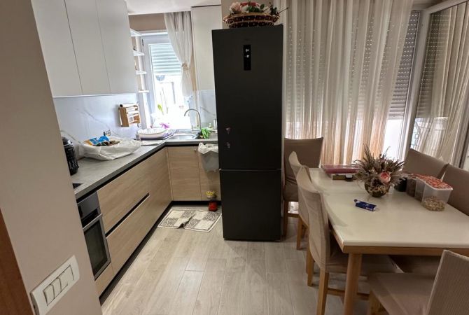 Shtepi me qera Apartament ne Tirane, 2+1, Mobilimi E mobiluar, Pagesa 50,000  Leke.