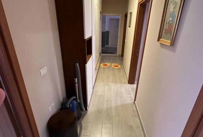 Shtepi me qera Apartament ne Tirane, 2+1, Mobilimi E mobiluar, Pagesa 50,000  Leke.