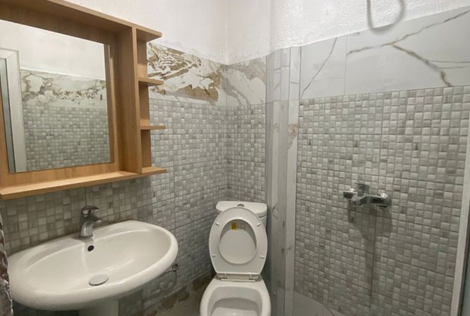 Shtepi me qera Apartament ne Tirane, 1+1, Mobilimi E mobiluar, Pagesa 220  Euro.