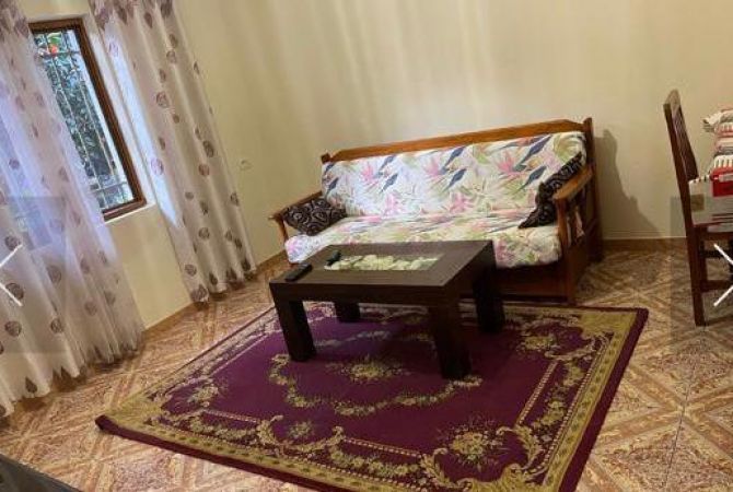 Shtepi me qera 1+1 ne Tirane - 40,000 Leke