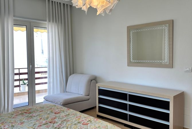 Shtepi me qera Apartament ne Tirane, 2+1, Mobilimi E mobiluar, Pagesa 800  Euro.