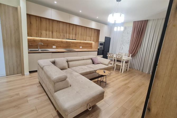 Shtepi me qera 2+1 ne Tirane - 750 Euro