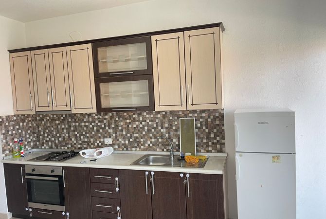 Shtepi me qera 2+1 ne Tirane - 35,000 Leke