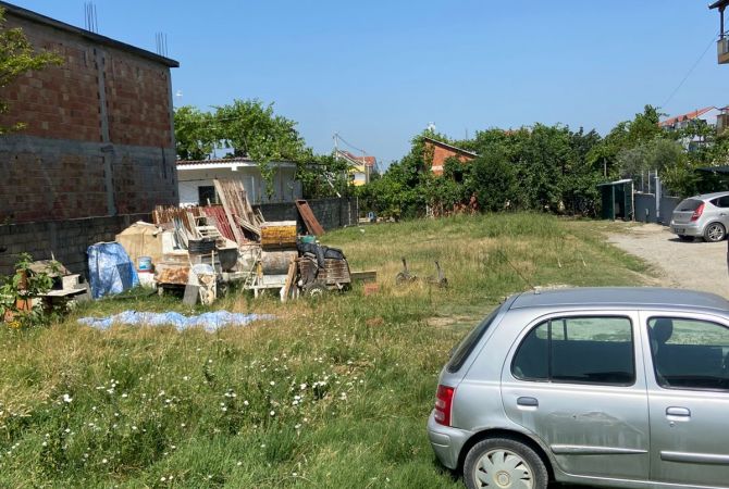 Truall ose Toke  ne Tirane - 72,000 Euro