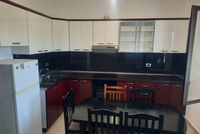 Shtepi me qera 2+1 ne Tirane - 400 Euro