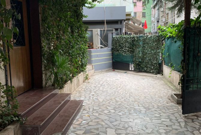 Ambient biznesi me qera 3+1 ne Tirane - 2,500 Euro
