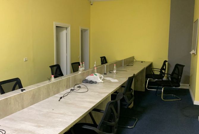 Jepet me qira ambjent per biznes ose perdorim te ndryshem tek Sheshi Willson 