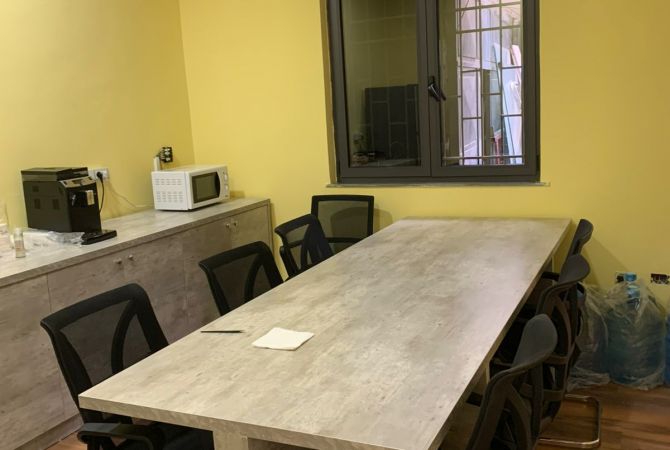 Jepet me qira ambjent per biznes ose perdorim te ndryshem tek Sheshi Willson 