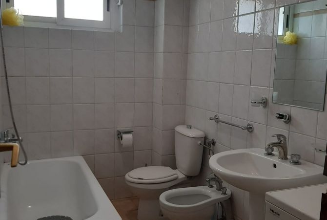 Shtepi me qera Apartament ne Tirane, 2+1, Mobilimi E mobiluar, Pagesa 60,000  Leke.