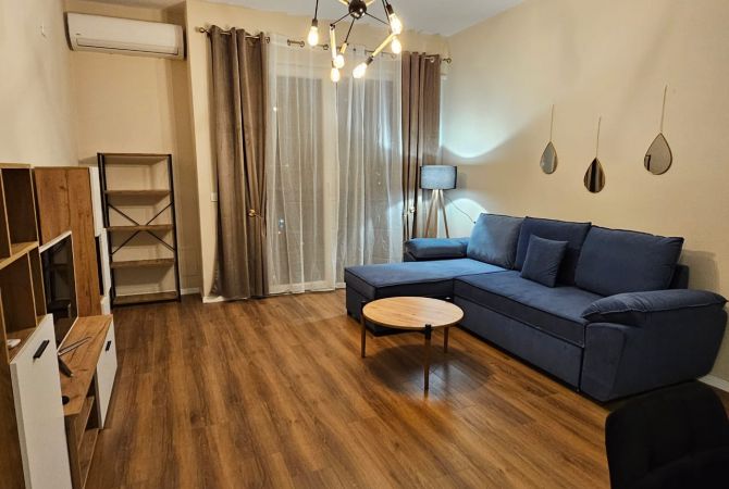 Shtepi me qera Apartament ne Tirane, 2+1, Mobilimi E mobiluar, Pagesa 700  Euro.