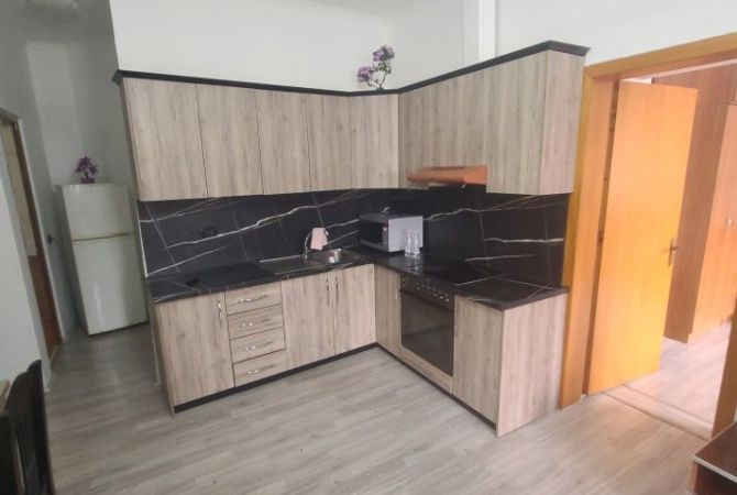 Shtepi me qera 2+1 ne Tirane - 370 Euro