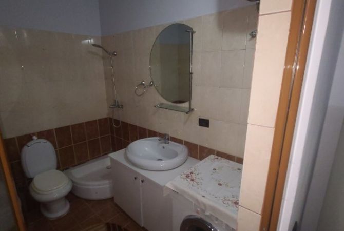 Shtepi me qera Apartament ne Tirane, 2+1, Mobilimi E mobiluar, Pagesa 370  Euro.