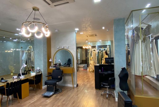 Jepet me qira ambient komercial 100 m2 i kompletuar per Parukeri ne Koder Kamez