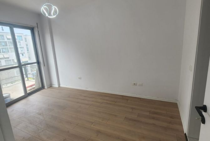 Shtepi ne shitje Apartament ne Tirane, 2+1, Mobilimi Pjeserisht e mobiluar, Pagesa 225,000  Euro.