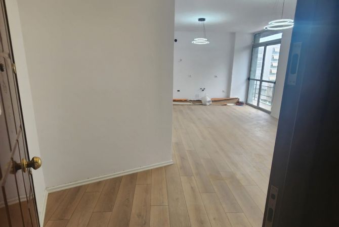 Shtepi ne shitje Apartament ne Tirane, 2+1, Mobilimi Pjeserisht e mobiluar, Pagesa 225,000  Euro.