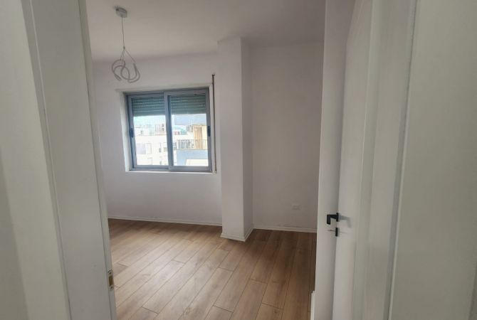 Shtepi ne shitje Apartament ne Tirane, 2+1, Mobilimi Pjeserisht e mobiluar, Pagesa 225,000  Euro.