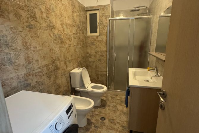 Shtepi me qera Apartament ne Tirane, 2+1, Mobilimi E mobiluar, Pagesa 50,000  Leke.