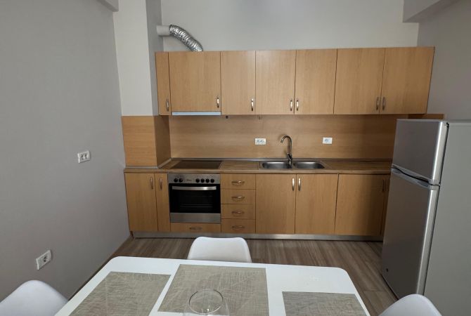 Shtepi me qera Apartament ne Tirane, 2+1, Mobilimi E mobiluar, Pagesa 50,000  Leke.