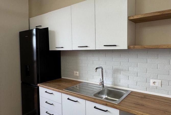 Shtepi me qera Apartament ne Tirane, 2+1, Mobilimi E mobiluar, Pagesa 65,000  Leke.