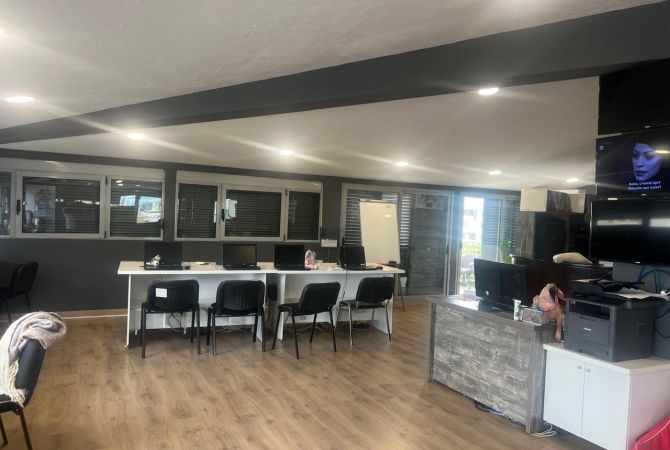 Ambient biznesi me qera 3+1 ne Tirane - 250,000 Leke