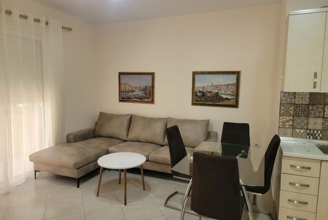 Shtepi me qera 2+1 ne Tirane - 50,000 Leke