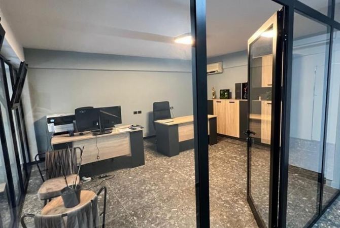 Ambiente Commerciale in Affitto 3+1 a Tirana - 1,500 Euro
