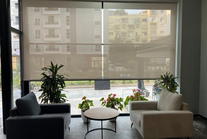 Ambiente Commerciale in Affitto 3+1 a Tirana - 1,500 Euro