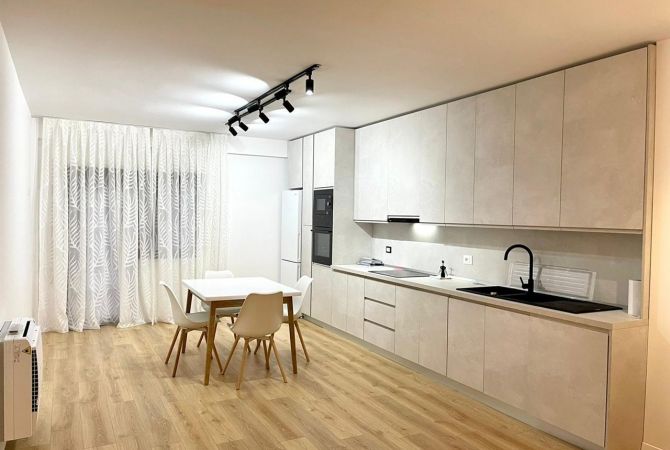 Shtepi me qera Apartament ne Tirane, 2+1, Mobilimi Pjeserisht e mobiluar, Pagesa 800  Euro.