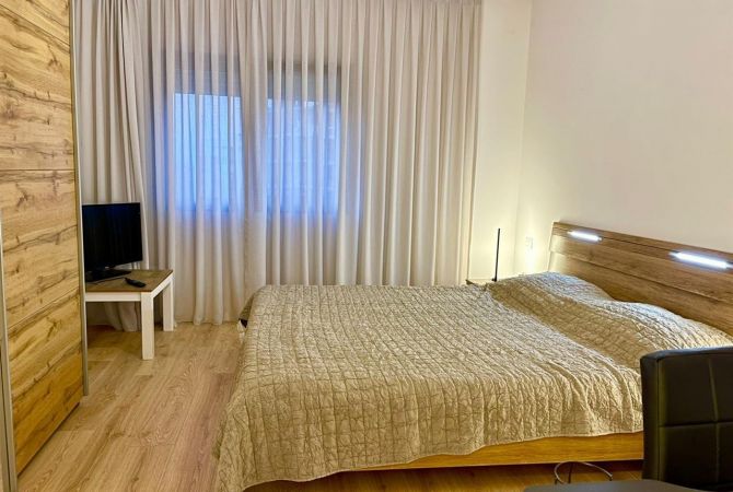 Shtepi me qera Apartament ne Tirane, 2+1, Mobilimi Pjeserisht e mobiluar, Pagesa 800  Euro.
