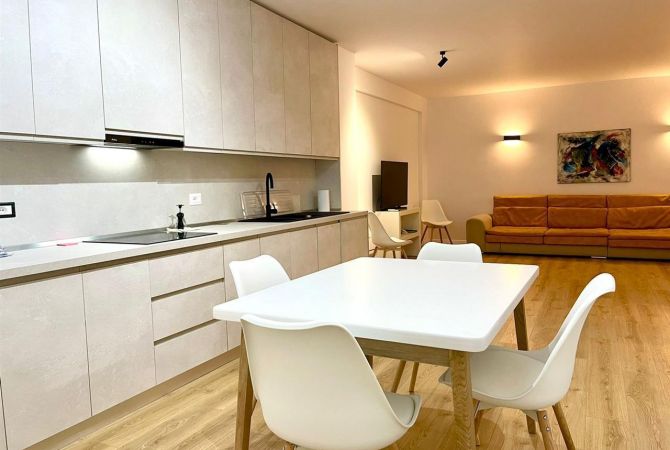Shtepi me qera Apartament ne Tirane, 2+1, Mobilimi Pjeserisht e mobiluar, Pagesa 800  Euro.