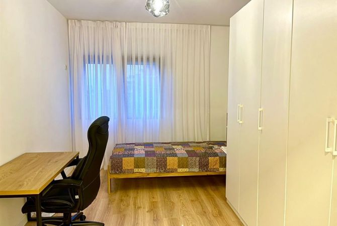 Shtepi me qera Apartament ne Tirane, 2+1, Mobilimi Pjeserisht e mobiluar, Pagesa 800  Euro.
