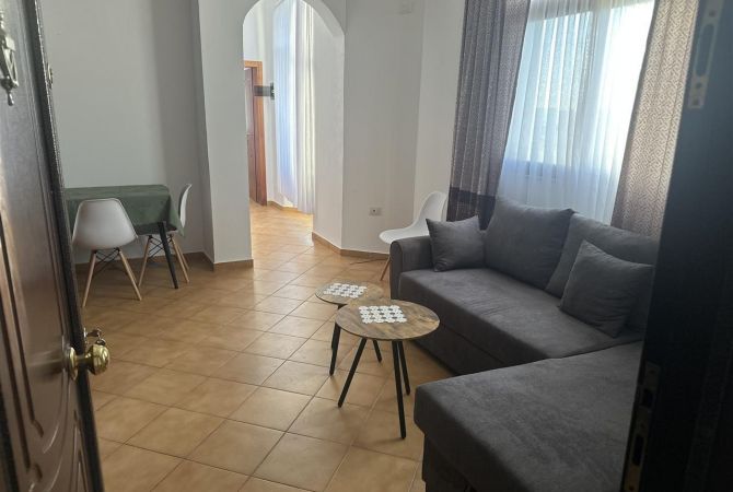 Shtepi me qera Apartament ne Tirane, 2+1, Mobilimi E mobiluar, Pagesa 400  Euro.