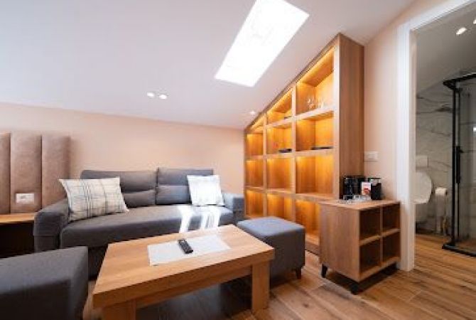 Shtepi ne shitje Apartament ne Tirane, 4+1, Mobilimi E mobiluar, Pagesa 550,000  Euro.