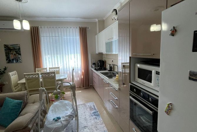 Shtepi me qera Apartament ne Tirane, 3+1, Mobilimi E mobiluar, Pagesa 450  Euro.
