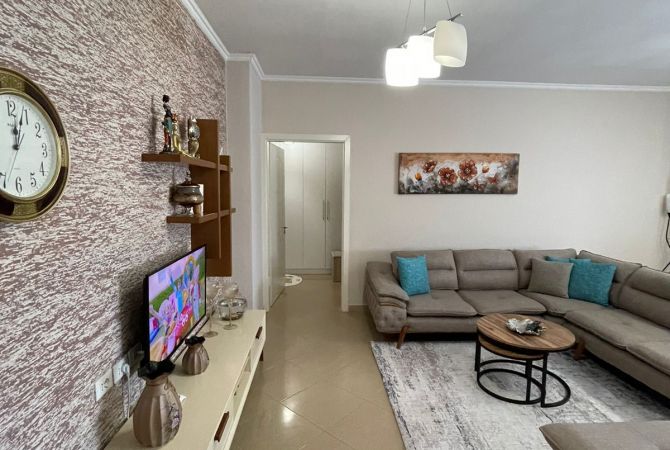 Shtepi me qera Apartament ne Tirane, 3+1, Mobilimi E mobiluar, Pagesa 450  Euro.