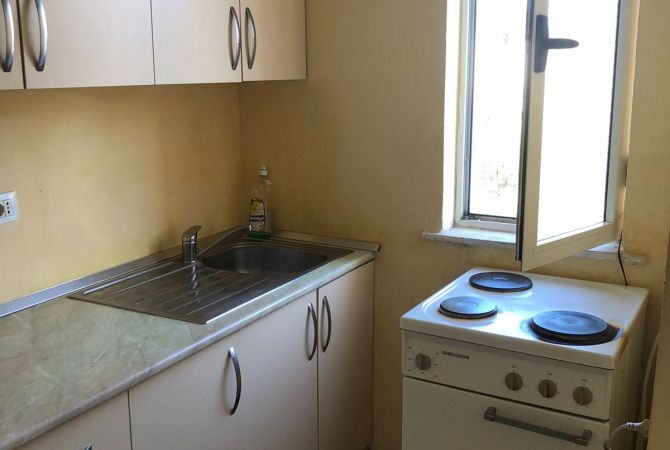 Shtepi me qera Apartament ne Tirane, 1+1, Mobilimi E mobiluar, Pagesa 350  Euro.