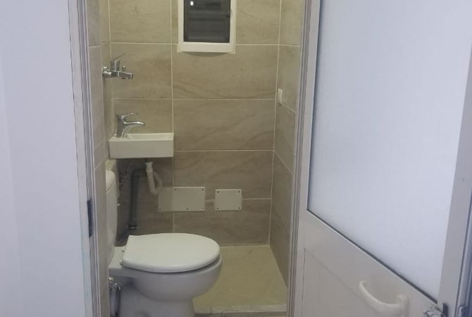 Ambiente Commerciale in Affitto 1+1 a Tirana - 400 Euro