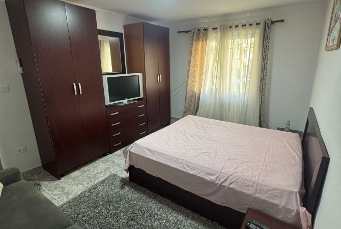 Shtepi me qera Garsoniere ne Tirane - 300 Euro