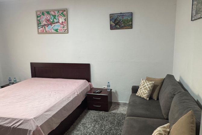 Shtepi me qera Garsoniere ne Tirane - 300 Euro