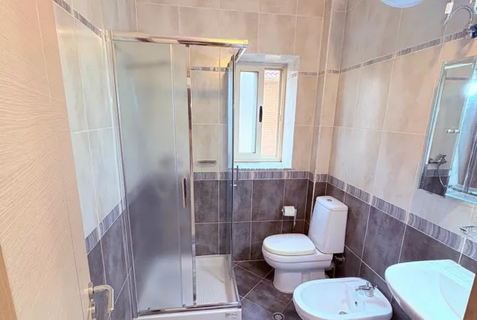 Shtepi me qera Apartament ne Tirane, 1+1, Mobilimi E mobiluar, Pagesa 50,000  Leke.