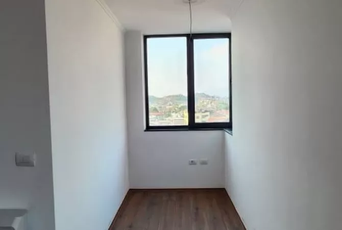 Shtepi ne shitje Vila Luksoze ne Tirane, 3+1, Mobilimi Bosh, pa mobiluar, Pagesa 270,000  Euro.