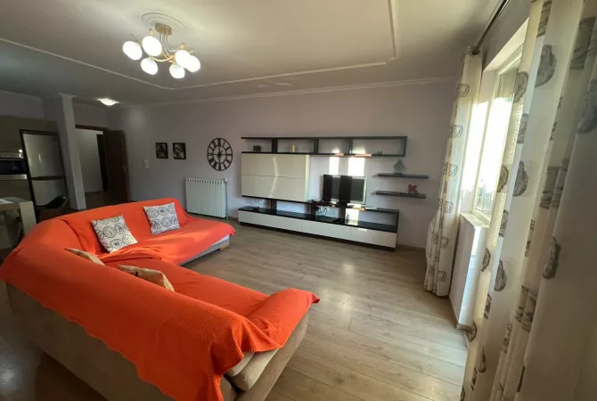 Shtepi me qera Apartament ne Tirane, 2+1, Mobilimi E mobiluar, Pagesa 650  Euro.