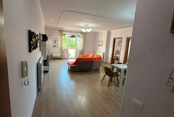 Shtepi me qera Apartament ne Tirane, 2+1, Mobilimi E mobiluar, Pagesa 650  Euro.
