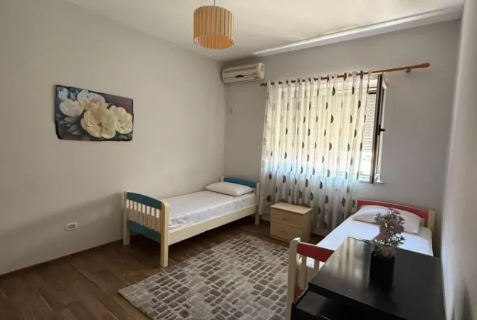 Shtepi me qera Vila Luksoze ne Tirane, 2+1, Mobilimi E mobiluar, Pagesa 550  Euro.