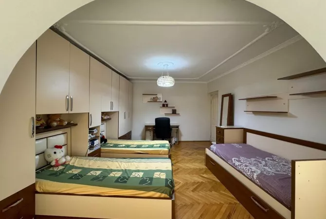 Shtepi me qera 2+1 ne Tirane - 700 Euro