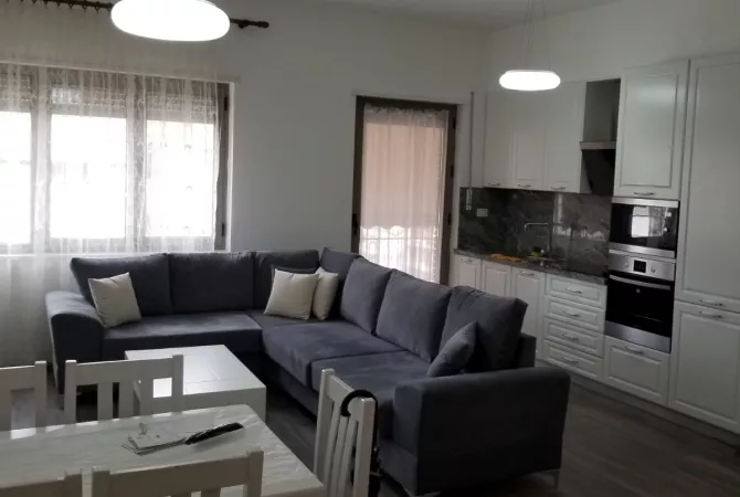 Shtepi me qera 3+1 ne Tirane - 1,200 Euro