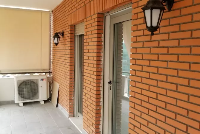 Shtepi me qera Apartament ne Tirane, 3+1, Mobilimi E mobiluar, Pagesa 1,200  Euro.