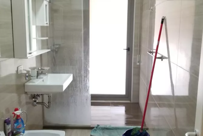 Shtepi me qera Apartament ne Tirane, 3+1, Mobilimi E mobiluar, Pagesa 1,200  Euro.