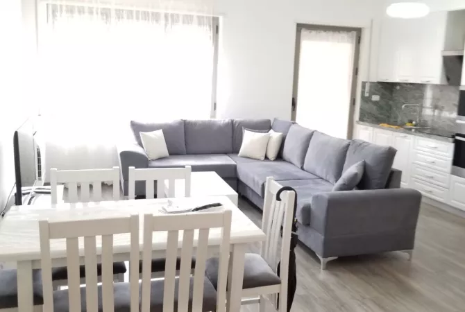 Shtepi me qera Apartament ne Tirane, 3+1, Mobilimi E mobiluar, Pagesa 1,200  Euro.